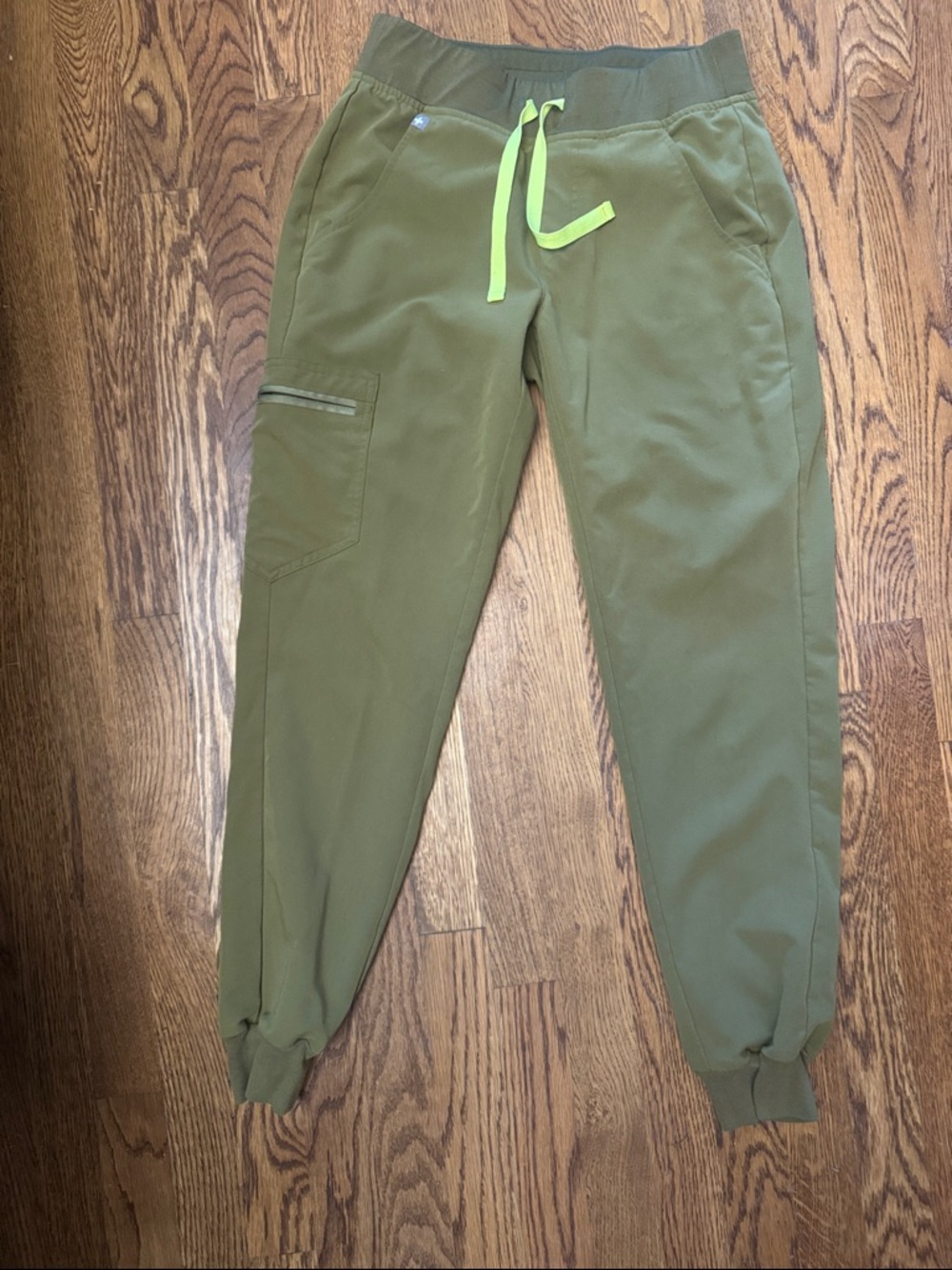 FIGS Olive Tech Joggers with Neon Lime Drawstring size XS